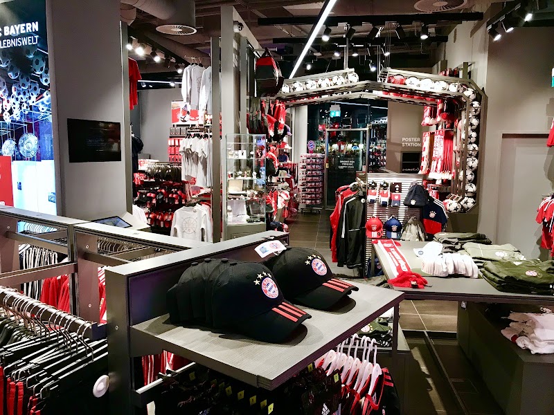FC Bayern Store Flughafen Terminal 2 - FC Bayern Store Flughafen Terminal 2, Terminalstraße Terminal 2 - Ebene 04 - Abflug, Gate G, 85356 Oberding, Germany