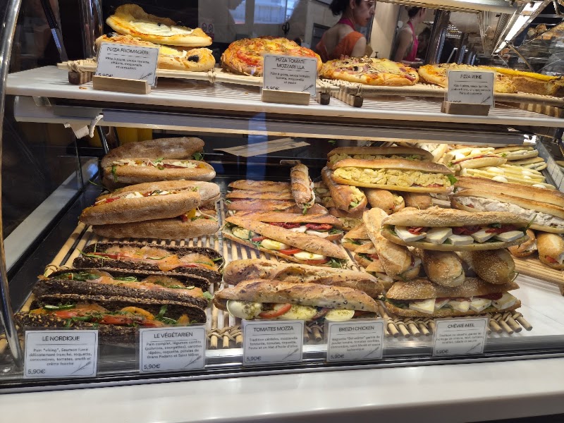 La Parisienne - La Parisienne 52 Bd Saint-Germain, 75005 Paris, France