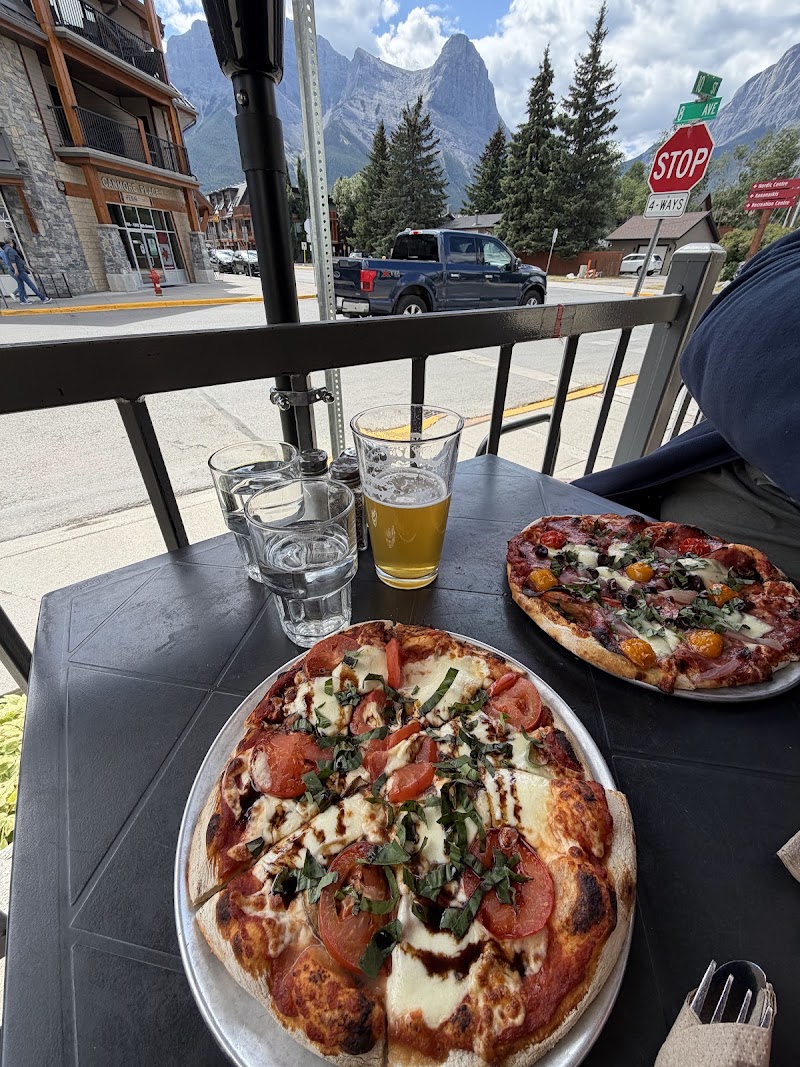 Rocky Mountain Flatbread Co. - Rocky Mountain Flatbread Co. 838 10 St, Canmore, AB T1W 2A7, Canada