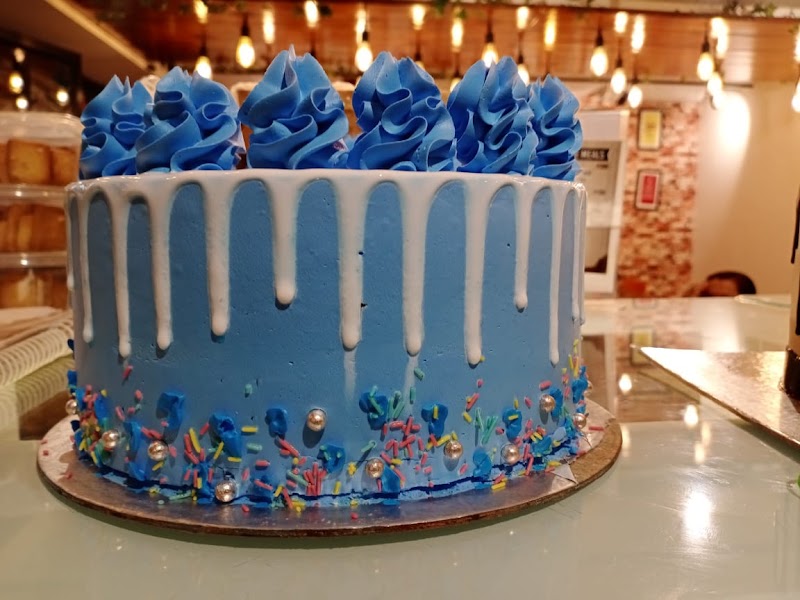 7th Heaven Cake and Cafe Bhagalpur - 7th Heaven Cake and Cafe Bhagalpur Navkamal Complex, Dr RP Rd, near Marwari Pathshala, below Raymond Ethnic Showroom, Shah Market, Bhagalpur, Bihar 812001, India