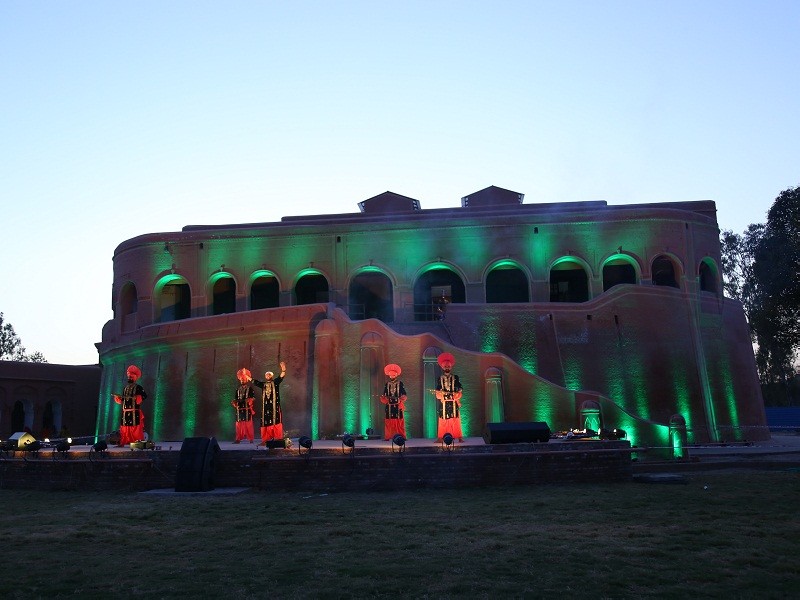 Gobindgarh Fort - Gobindgarh Fort Old Cantt Road, Vijay Chowk, inside Lohgarh Chowk, Gobind Garh Fort, Amritsar, Punjab 143001, India