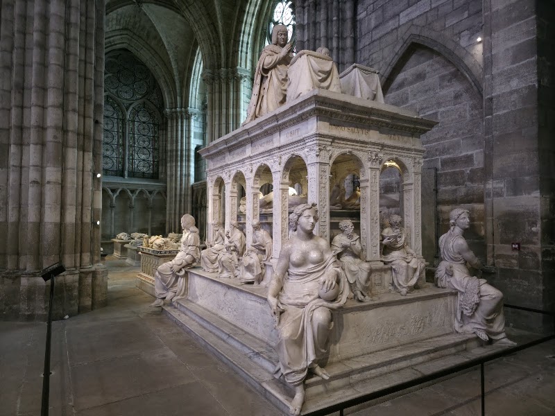 Basilique Cathédrale Saint-Denis - Basilique Cathédrale Saint-Denis 1 Rue de la Légion d'Honneur, 93200 Saint-Denis, France