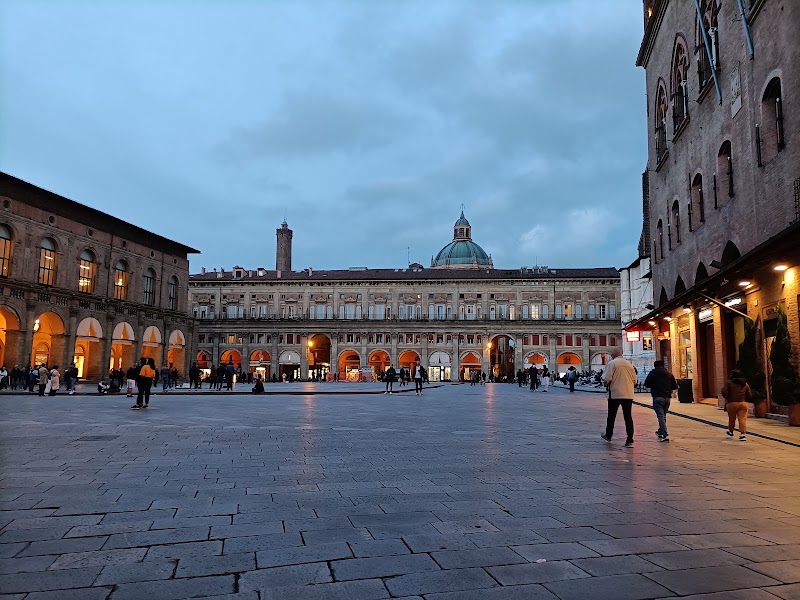 Piazza Maggiore - Piazza Maggiore Piazza Maggiore, 40124 Bologna BO, Italy