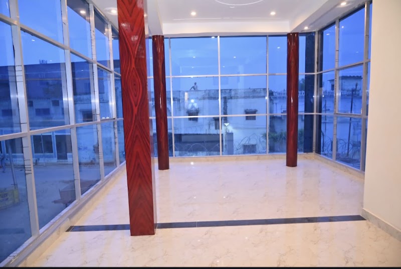 De Classico Hotel - De Classico Hotel, R53X+96R Govind Kripa 3, 4/89, Nirmochan Chauraha Rd, opp. Barai Mandir, Tulsi Nagar, Ayodhya, Uttar Pradesh 224123, India