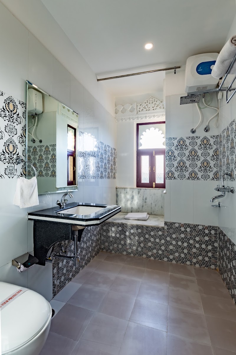 Hotel Mewari Villa Udaipur | Lake View Hotel in Udaipur - Hotel Mewari Villa Udaipur | Lake View Hotel in Udaipur 302,imli gath,purohito ka khurra before chandpole parking hotel no 302, Old City, Silawatwari, Udaipur, Rajasthan 313004, India