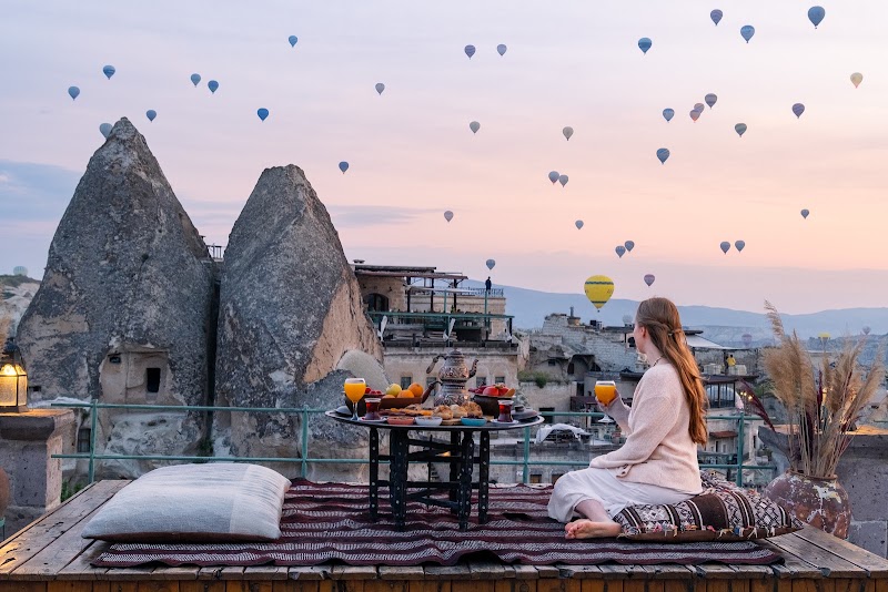 Tourla Cappadocia | Cappadocia Hot Air Balloon Tour - Tourla Cappadocia | Cappadocia Hot Air Balloon Tour, Tekelli, Mezitoğlu Sokak No:22/1, 50240 Uçhisar/Nevşehir Merkez/Nevşehir, Türkiye