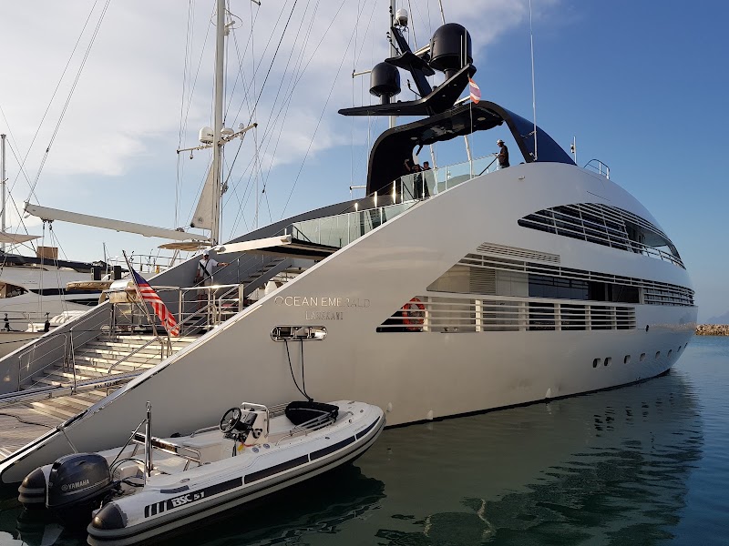 Hype Luxury Boat Club. (Departure point) - Hype Luxury Boat Club. (Departure point) R89X+6Q2 Ao, Tambon Chalong, Thailand