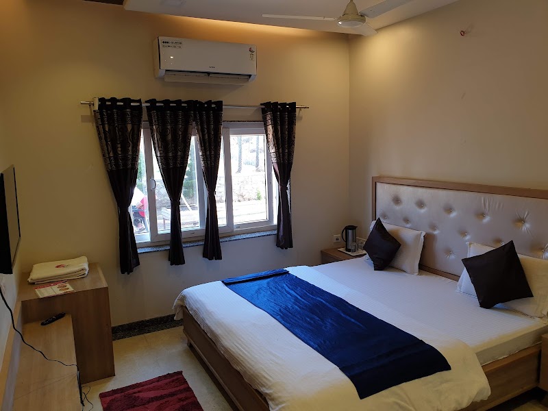 Divine Villa - Divine Villa dhunndai road, opp. akashwani kendra, near neelkanth tample, Dhundayi, Mount Abu, Rajasthan 307501, India