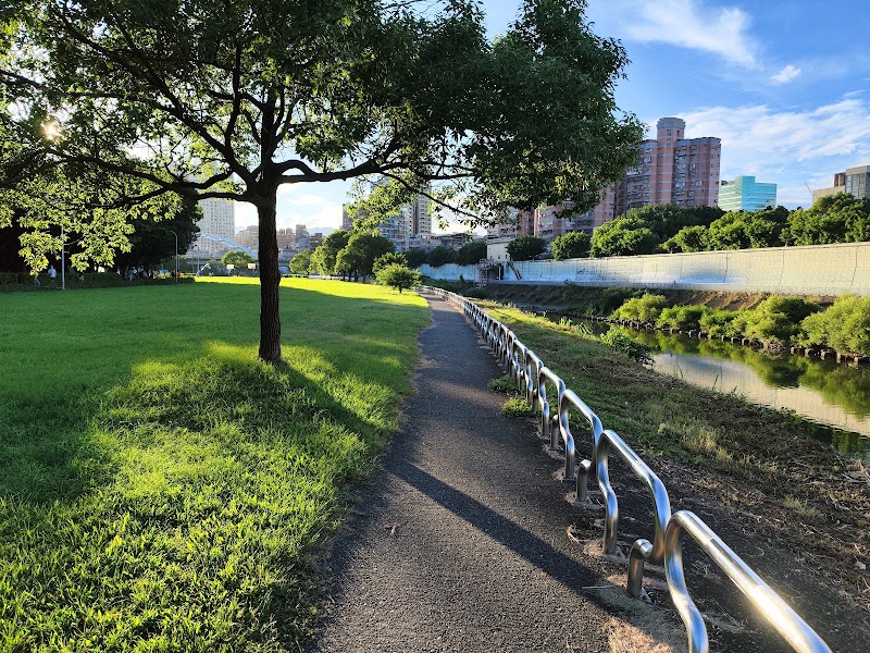 Jingmei Riverside Park