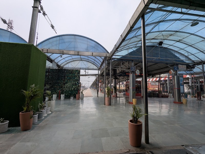 Lucknow Junction NER - Lucknow Junction NER, RWJC+MGH, Railway Colony, Charbagh, Lucknow, Uttar Pradesh 226004, India