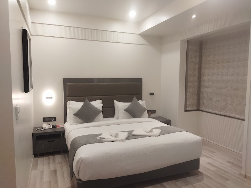 AQUARIUS HOTEL - AQUARIUS HOTEL S20 cantonment PLOT, The Mall Road, 51G, Victory Bridge, Varanasi cantonment, Varanasi, Uttar Pradesh 221002, India