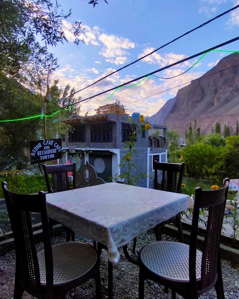 Stone cave café & restaurant