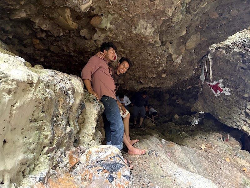 Gucchupani Robbers' Cave - Gucchupani Robbers' Cave Anarwala Rd, Garhi Cantt, Dehradun, Uttarakhand 248003, India