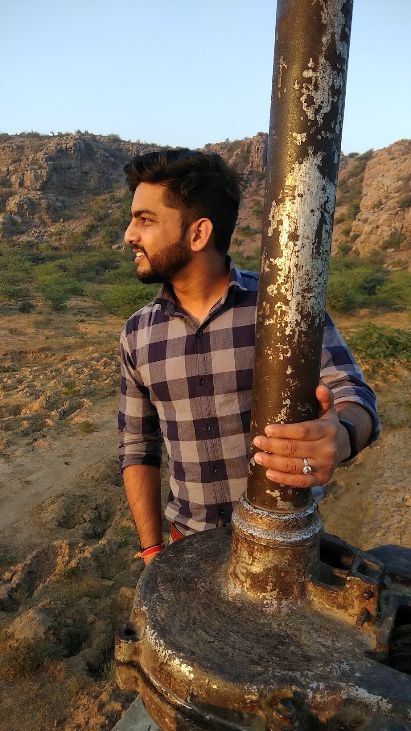 Dhauj Rock Climbing - Dhauj Rock Climbing 955P+X72, Manger - Dhauj Rd, Haryana 121004, India