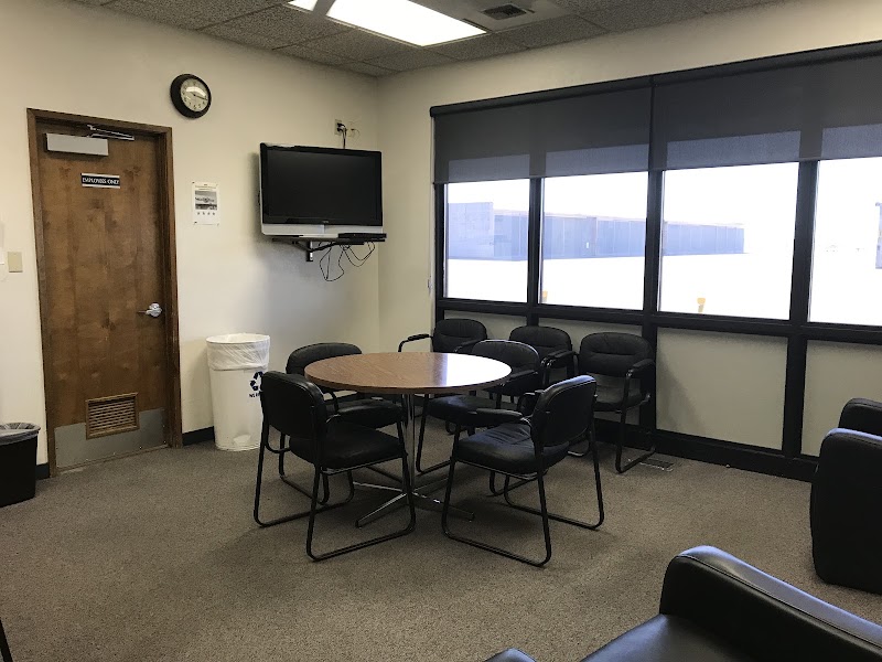 Visalia Municipal Airport - Visalia Municipal Airport, 9501 W Airport Dr, Visalia, CA 93277, USA
