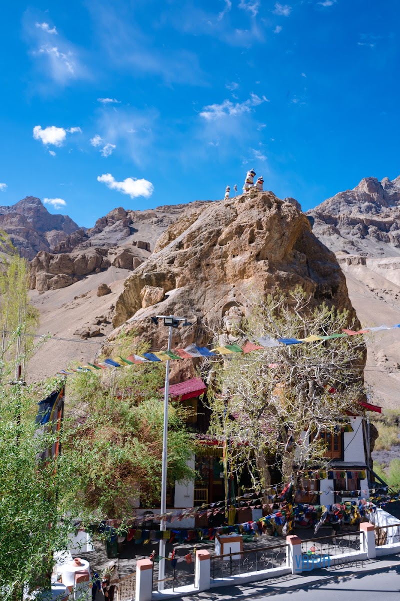 Kargil Gompa & Buddhist Monastery - Kargil Gompa & Buddhist Monastery, 99H8+CM2, Kargil, Mulbekh, 194109