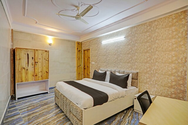 Collection O by OYO Aditya Inn Sector 66 Noida Near Adarsh Pariksha Kendra