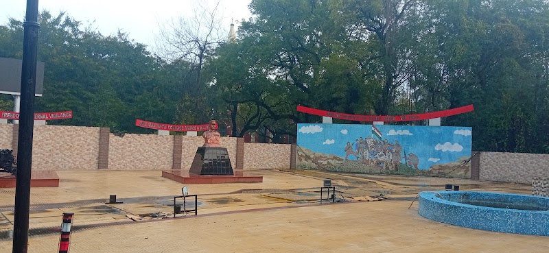 Army Truck Cariappa Gate - Army Truck Cariappa Gate CRX8+H47, Canton, Dhoomanganj, Prayagraj, Uttar Pradesh 211001, India