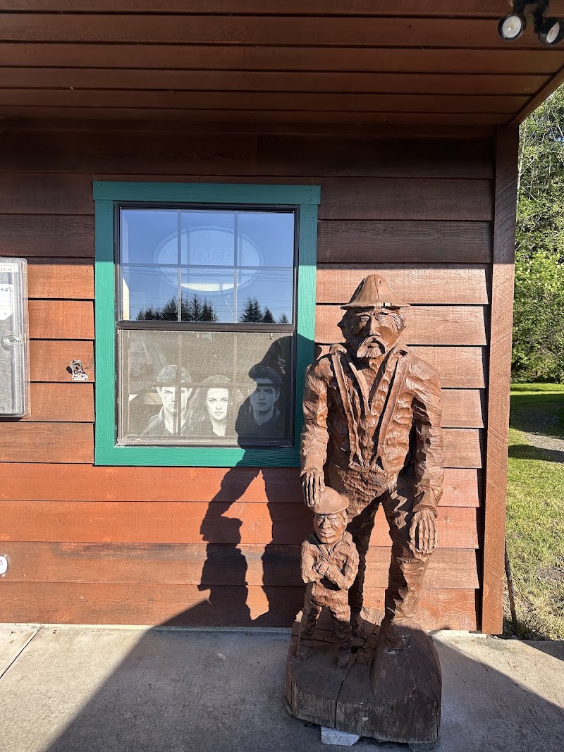 Bella's Truck - Bella's Truck, 1421 S Forks Ave, Forks, WA 98331, USA