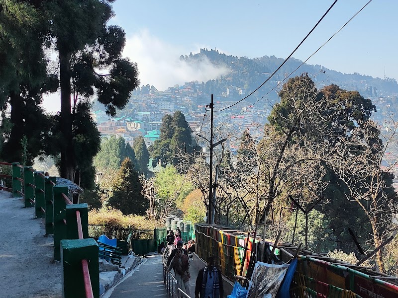 Darjeeling Hotel - Darjeeling Hotel 47, Gandhi Rd, Limbugaon, Darjeeling, West Bengal 734101, India
