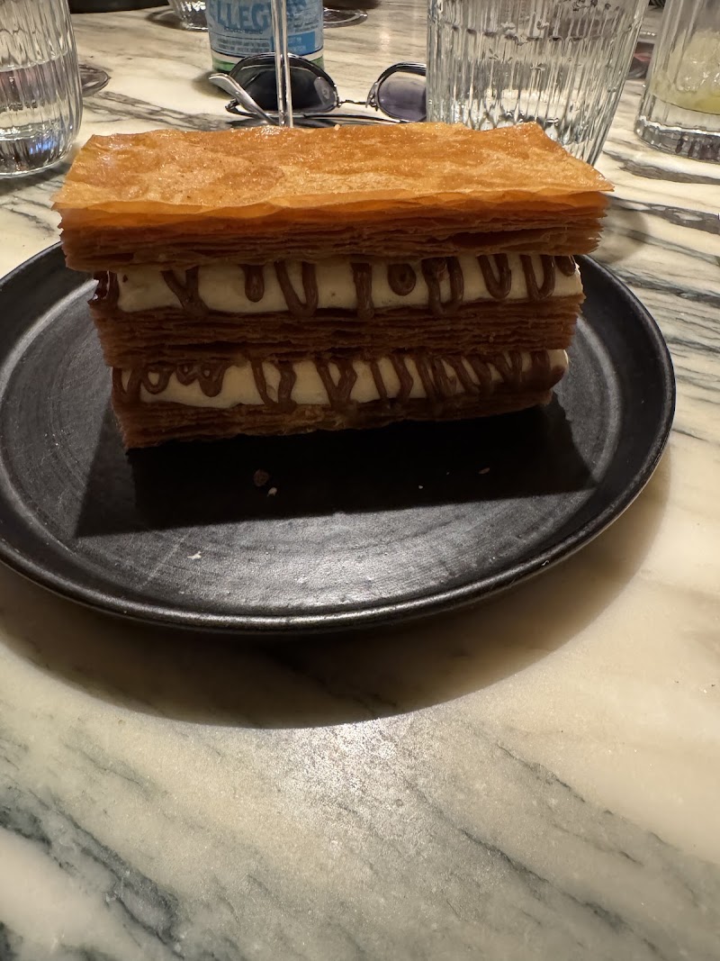 Aux Prés Cyril Lignac - Aux Prés Cyril Lignac 27 Rue du Dragon, 75006 Paris, France