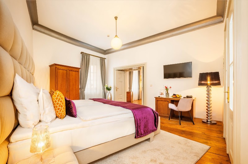 Bellevue Hotel Český Krumlov - Bellevue Hotel Český Krumlov, Latrán 77, 381 01 Český Krumlov-Český Krumlov 1, Czechia