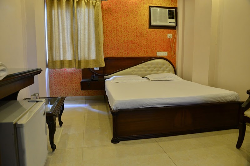 Hotel Amax Inn - Hotel Amax Inn 8145/6, Arakashan Rd, Arya Nagar, Paharganj, New Delhi, Delhi 110055, India
