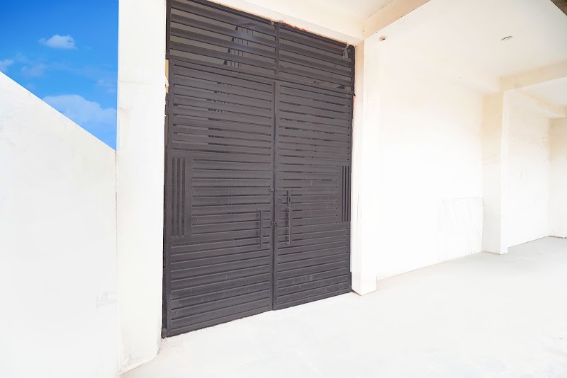 Hotel O The Crown Inn - Hotel O The Crown Inn Plot No-1, East Gola Raod, St, Karen's School, Chandra Shekhar Nagar More, near Shubham Friends Marriage Hall, Vivek Vihar Colony, Danapur, Patna, Bihar 801503, India
