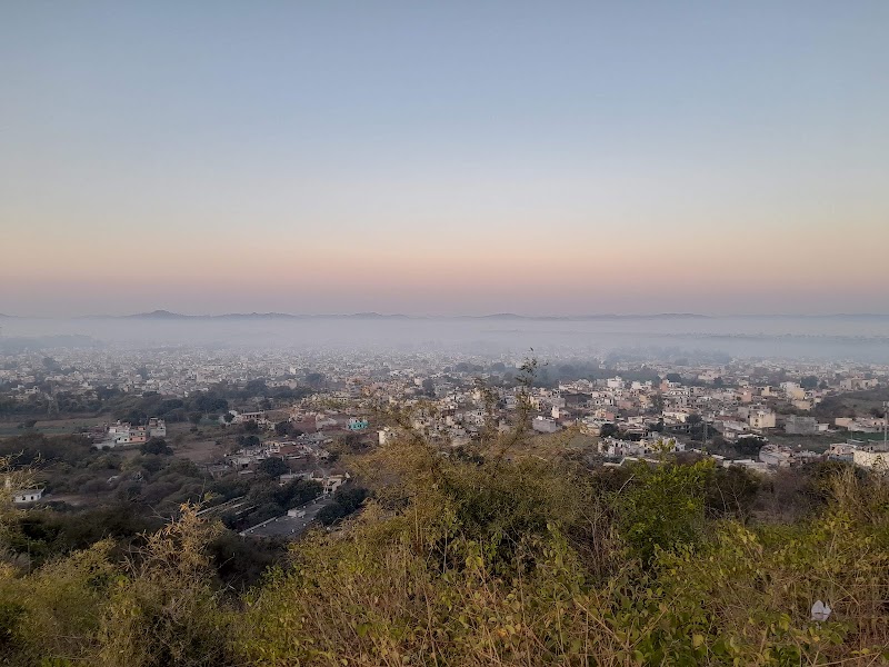 Sunrise and Sunset Point of Pinjore - Sunrise and Sunset Point of Pinjore RW6M+RJ4, Bitna, Haryana 134102, India