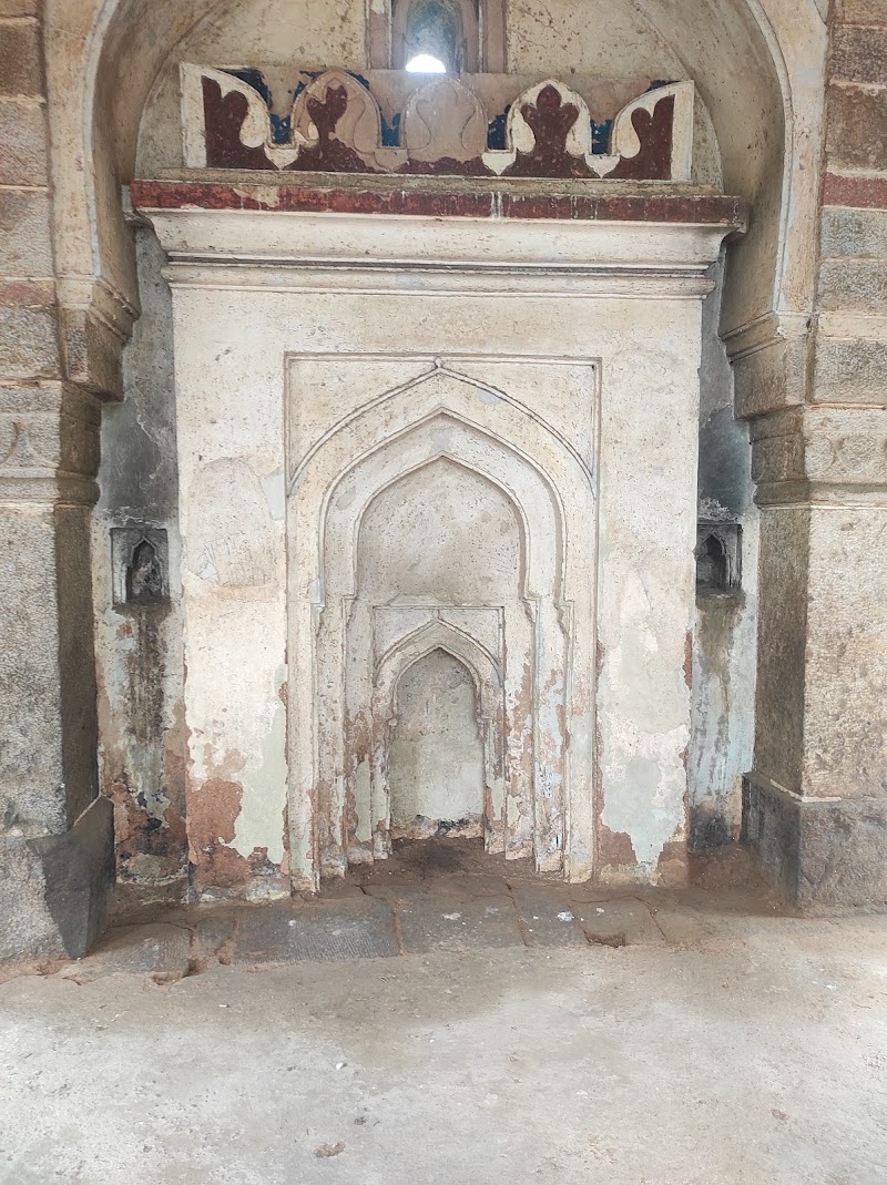 Mehrauli Archaeological Park Tour Guide - Mehrauli Archaeological Park Tour Guide Anuvrat Marg, opposite Qutab Minar Metro Station, Christian Colony, Mehrauli, New Delhi, Delhi 110030, India