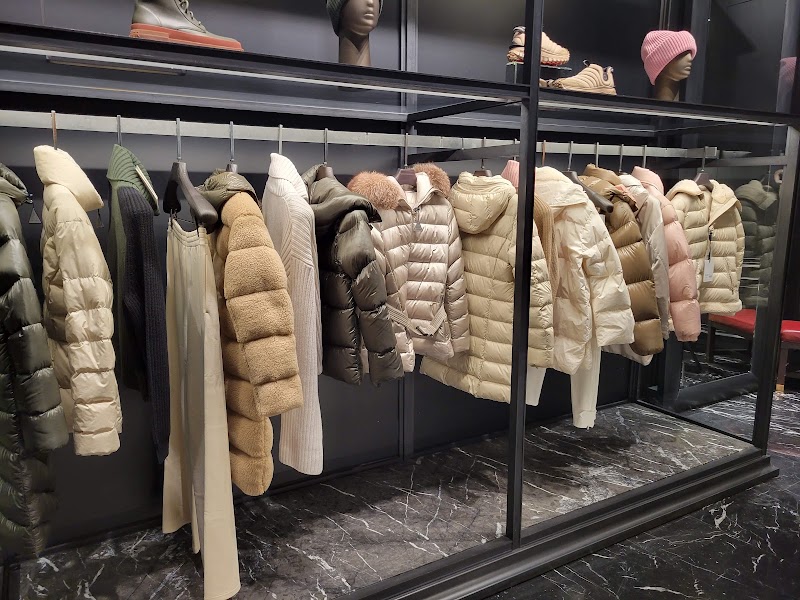 Moncler Frankfurt - Moncler Frankfurt, Goethestraße 25, 60313 Frankfurt am Main, Germany