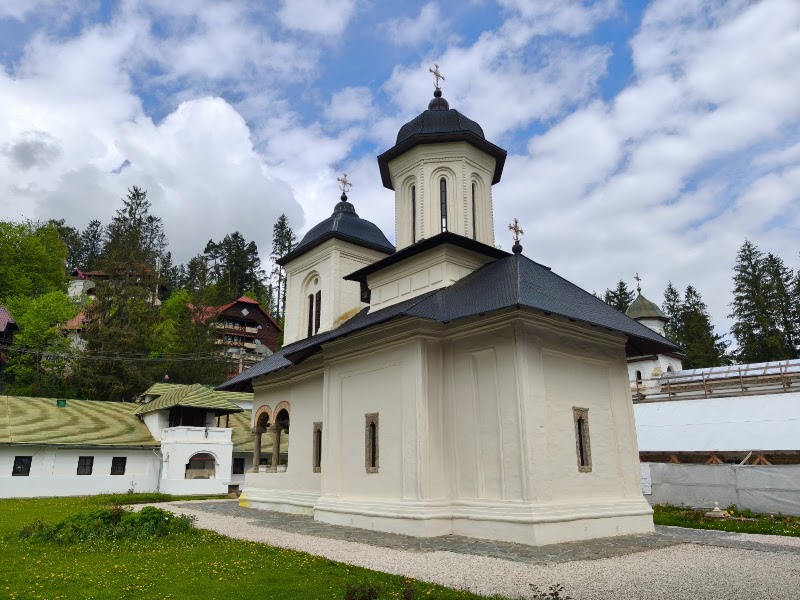Sinaia Monastery - Sinaia Monastery, Strada Mănăstirii 2, 106100 Sinaia, Romania