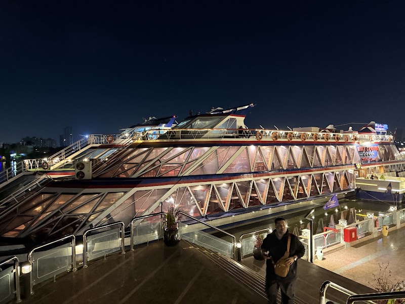 nile cruise cairo dinner - nile cruise cairo dinner, اما فندق هيلتون, كورنيش النيل، قسم المعادي، محافظة القاهرة‬ 11728, Egypt