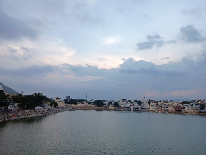 Jaipur ghat, pushkar - Jaipur ghat, pushkar, FHP4+QFG, Lake Footway, Pushkar, Rajasthan 305022, India