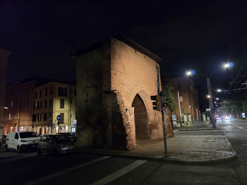 Porta San Vitale - Porta San Vitale, Piazza di Porta S. Vitale, 40125 Bologna BO, Italy