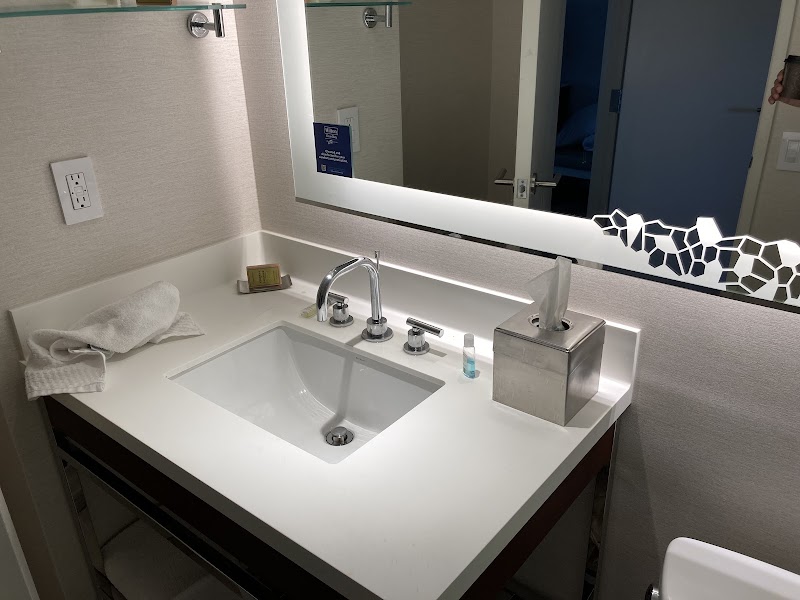 DoubleTree Suites by Hilton Hotel Phoenix - DoubleTree Suites by Hilton Hotel Phoenix, 320 N 44th St, Phoenix, AZ 85008, USA