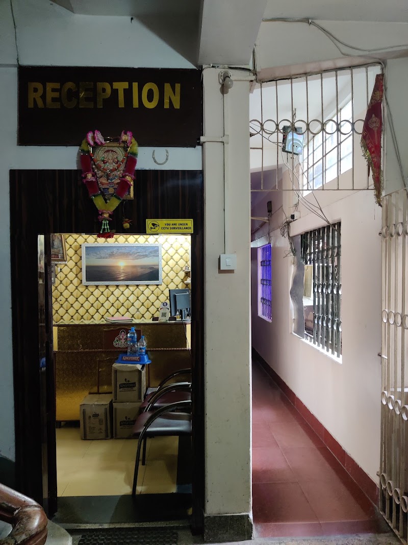 Bharati Lodge - Bharati Lodge Bidhan market opposite auto stand Bidhan market, appo auto, Bldg, Bidhan Rd, near Kali Temple, Ward 12, Hakim Para, Siliguri, West Bengal 734001, India