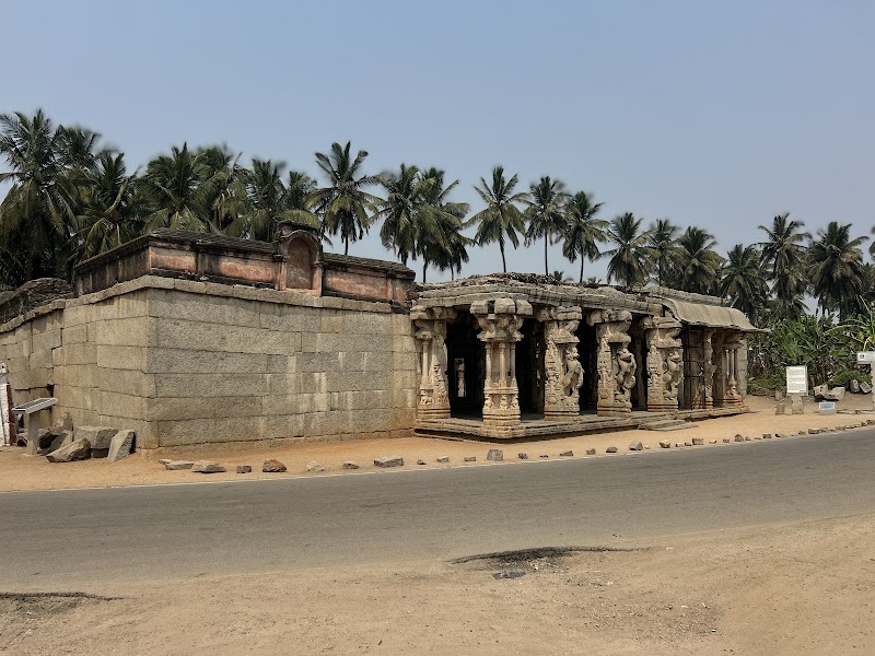 Shri Uddana Veerabhadra Swamy Temple - Shri Uddana Veerabhadra Swamy Temple, 8FG5+9X8, Hampi, Kadirampura, Karnataka 583239, India