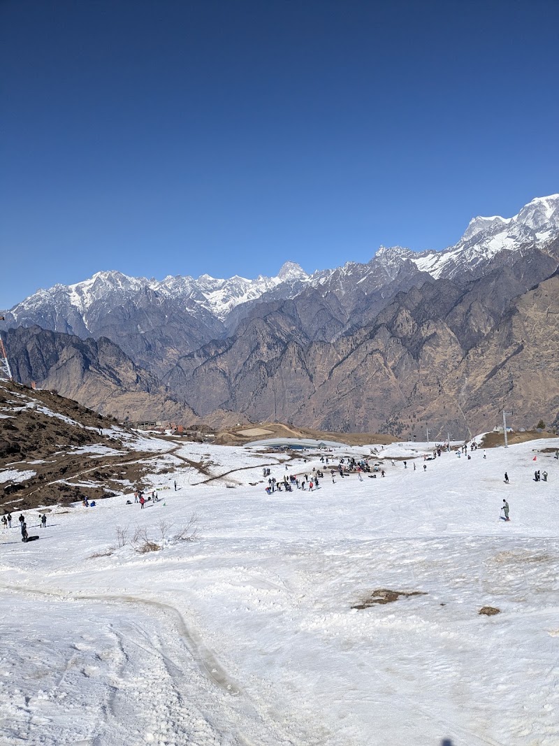 Auli Hill Station - Auli Hill Station GHH7+CF3, Auli Laga Salude, Uttarakhand 246443, India