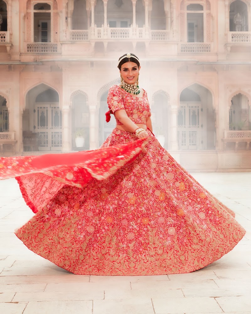 Aari Tari JOHARI BAZAR - Aari Tari JOHARI BAZAR Shop no. 221, Johari Bazar Rd, Johri Bazar, Ramganj Bazar, Jaipur, Jaipur Nagar Nigam Area, Rajasthan 302003, India