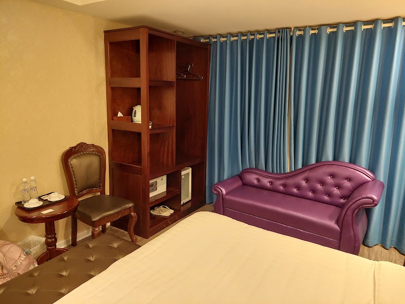 Lavender Boutique Hotel - Lavender Boutique Hotel 113 P. Phùng Hưng, Phố cổ Hà Nội, Hoàn Kiếm, Hà Nội 10000, Vietnam