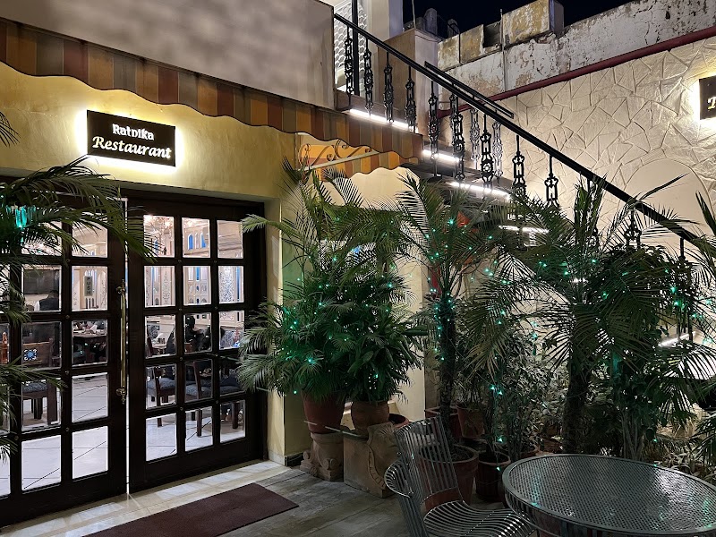 Ratnika - A Vegetarian Restaurant - Ratnika - A Vegetarian Restaurant Ratnawali - A Vegetarian Heritage Hotel, B-12, Mirza Ismail Rd, near Paanch Batti, Jayanti Market, New Colony, Jaipur, Rajasthan 302001, India