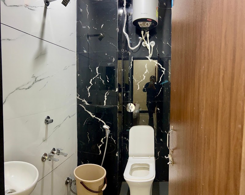 Hotel Shree - Hotel Shree No. 3, Atlas Chauraha 15, Arya Samaj Marg, meli wali gali, Daulat Ganj, Bahadurganj, Malipura, Ujjain, Madhya Pradesh 456001, India