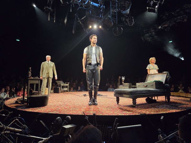 Young Vic - Young Vic 66 The Cut, London SE1 8LZ, UK