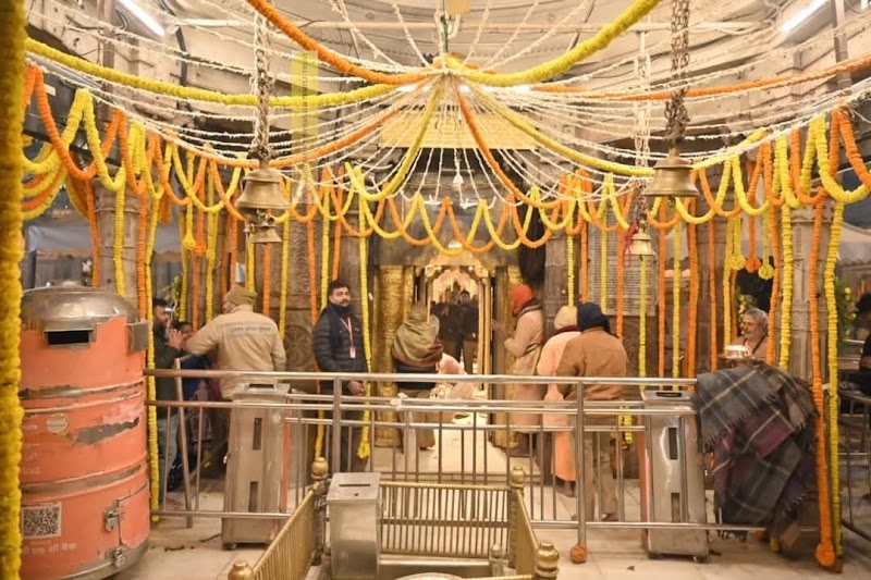 Baba Vishwanath mandir - Baba Vishwanath mandir 85, Assi Ghat Rd, Dumraon Colony, Varanasi, Uttar Pradesh 221005, India