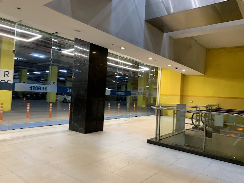 Elante Mall Parking - Elante Mall Parking, PR42+P4F, Purv Marg, MW Area, Industrial Area Phase I, Chandigarh, 160002, India