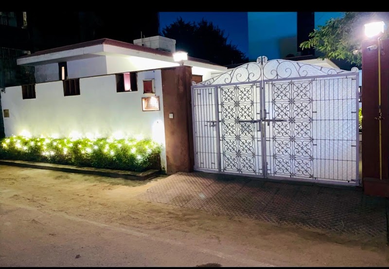 R Cottages- Mini Retreat Near New Delhi Airport - R Cottages- Mini Retreat Near New Delhi Airport D-32, Nangal Dewat, Sector D, Vasant Kunj, New Delhi, Delhi 110070, India