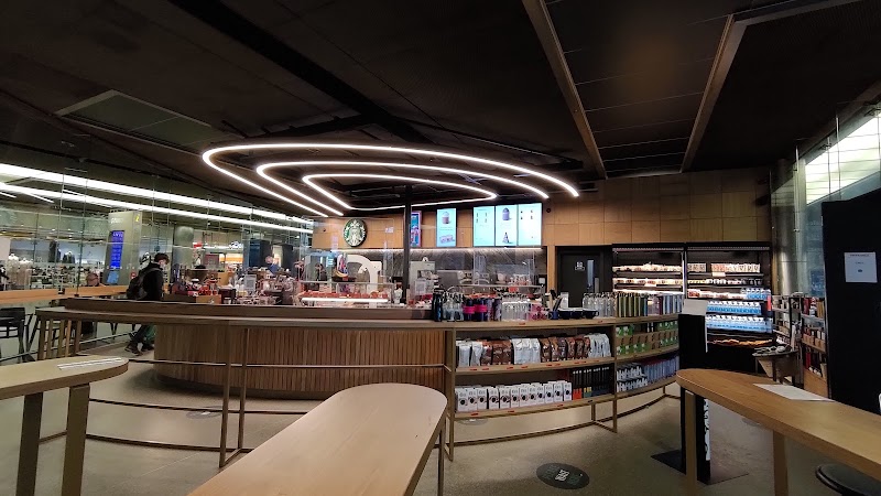 Starbucks, London Kings Cross Station - Starbucks, London Kings Cross Station Euston Rd., London N1 9AL, UK