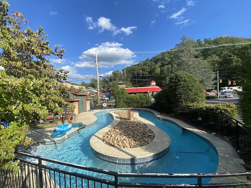 Bearskin Lodge on the River - Bearskin Lodge on the River 840 River Rd, Gatlinburg, TN 37738, USA