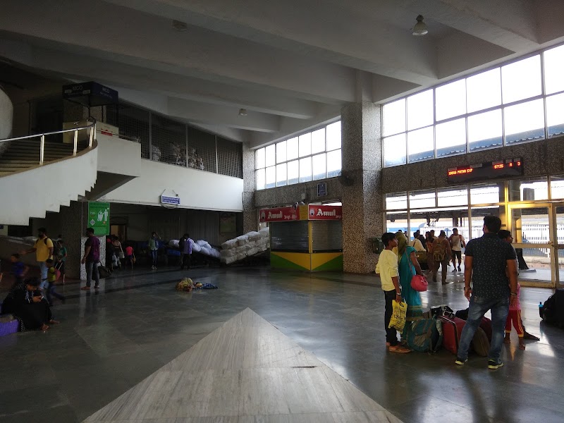 Bandra Railway Terminus - Bandra Railway Terminus, Khatimwadi, Naupada Village, Bandra East, Mumbai, Maharashtra 400051, India
